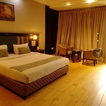 Hotel The Patricians Bilāspur Extérieur photo