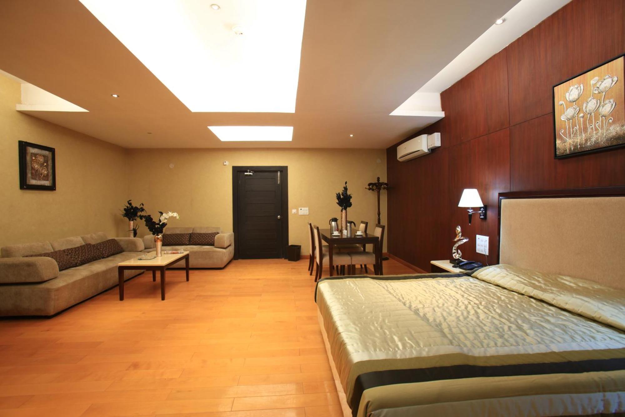 Hotel The Patricians Bilāspur Extérieur photo